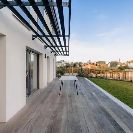 Apartment Olatou Bel Lumineux Avec Jardin Au Coeur De Chiberta Anglet